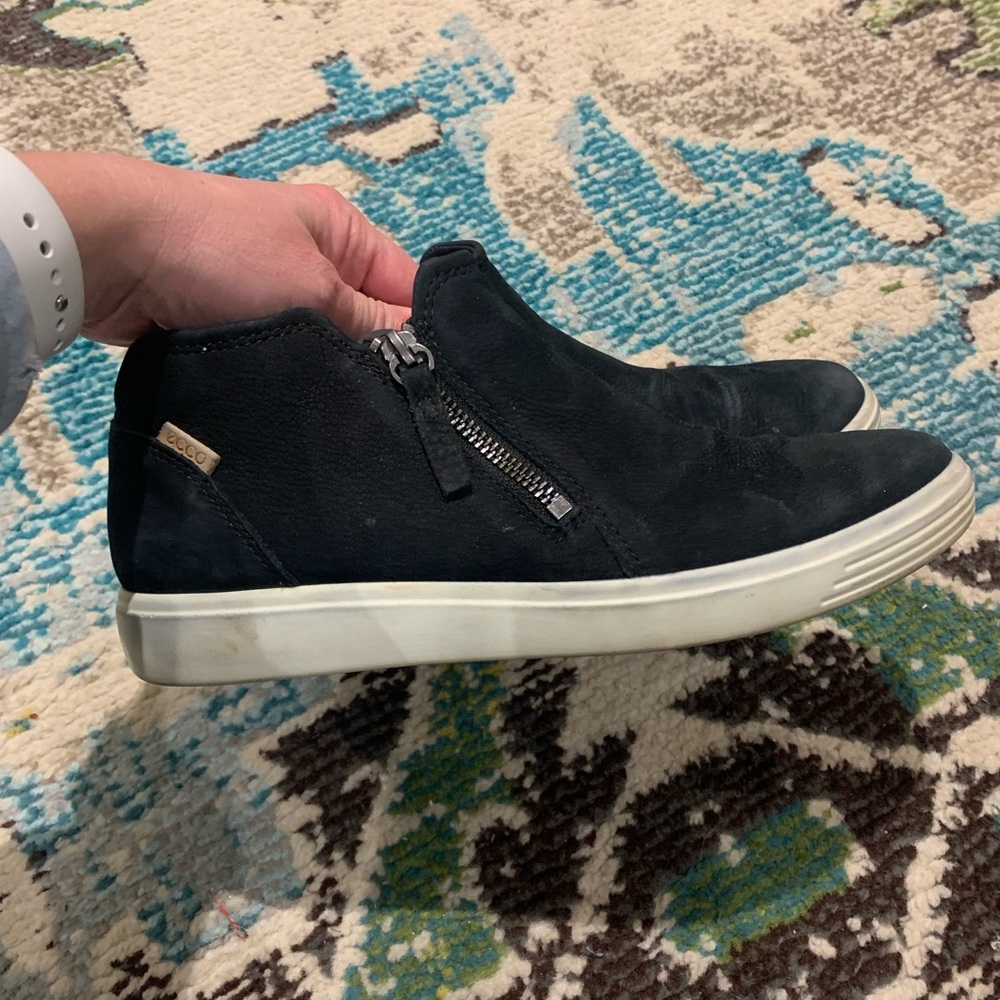 Ecco Zip Sneaker Bootie size 8/eur 39